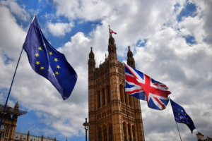 Βρετανία: Το Εργατικό Κόμμα θα επιδιώξει στενότερες σχέσεις με την ΕΕ, αν κερδίσει τις εκλογές