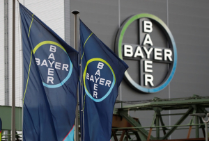 Bayer: Περικόπτει θέσεις διευθυντών σε προσπάθεια εξόδου από τη «δύσκολη κατάσταση»
