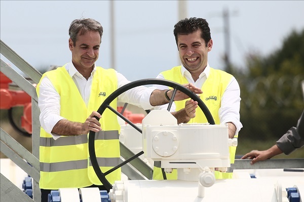 Ο πρωθυπουργός Κυριάκος Μητσοτάκης (Α) μαζί με τον πρωθυπουργό της Βουλγαρίας Κιρίλ Πετκόφ(Δ) εγκαινιάζουν τον ελληνοβουλγαρικό αγωγό φυσικού αερίου IGB (Gas Interconnector Greece-Bulgaria) στην Κομοτηνή, Παρασκευή 08 Ιουλίου 2022. Η τελετή εγκαινίων του ελληνοβουλγαρικού αγωγού Φυσικού Αερίου IGB, πραγματοποιείται παρουσία των πρωθυπουργών Ελλάδας και Βουλγαρίας, Κυριάκου Μητσοτάκη και Κιρίλ Πετκόφ, καθώς και των υπουργών Ενέργειας της Ελλάδας, της Βουλγαρίας και του Αζερμπαϊτζάν.ΑΠΕ-ΜΠΕ/ΑΠΕ-ΜΠΕ/ΑΧΙΛΛΕΑΣ ΧΗΡΑΣ