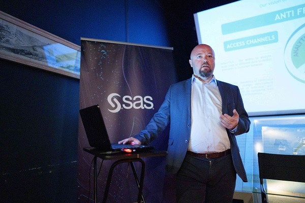 Wojciech Oświeciński Velobank