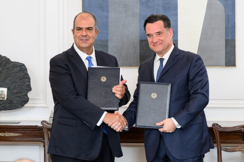 Photo_2_Sir_Stelios_Haji-Ioannou_and_Minister_of_Health_Adonis_Georgiadis_1_85c39.jpg