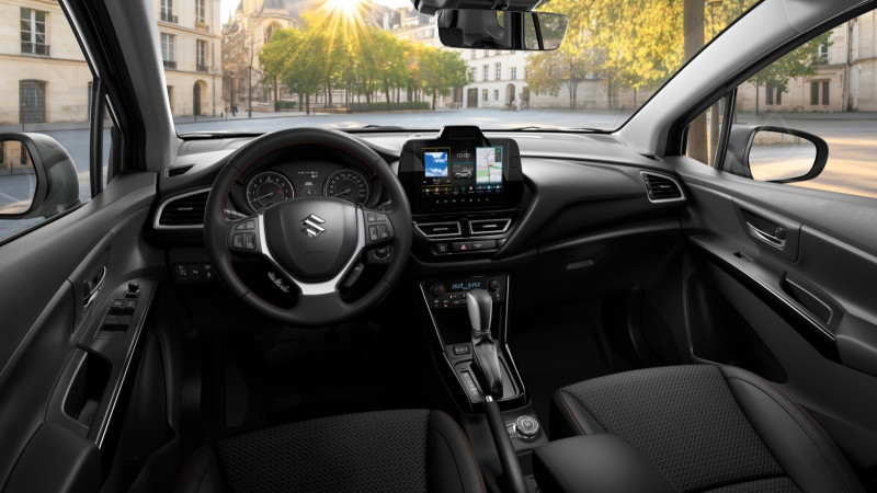 SUZUKI_S-CROSS_Special_Edition_interior_7f66d.jpg