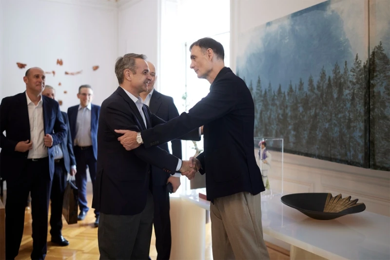 Στο Μαξίμου ο Ολυμπιακός με το τρόπαιο της Ευρωλίγκας-Το δώρο στον Μητσοτάκη 6 mitsotakis-olympiakos-8_bb719.webp