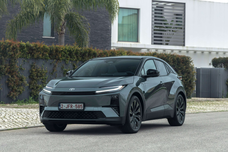 Toyota_C-HR_a3182.jpg