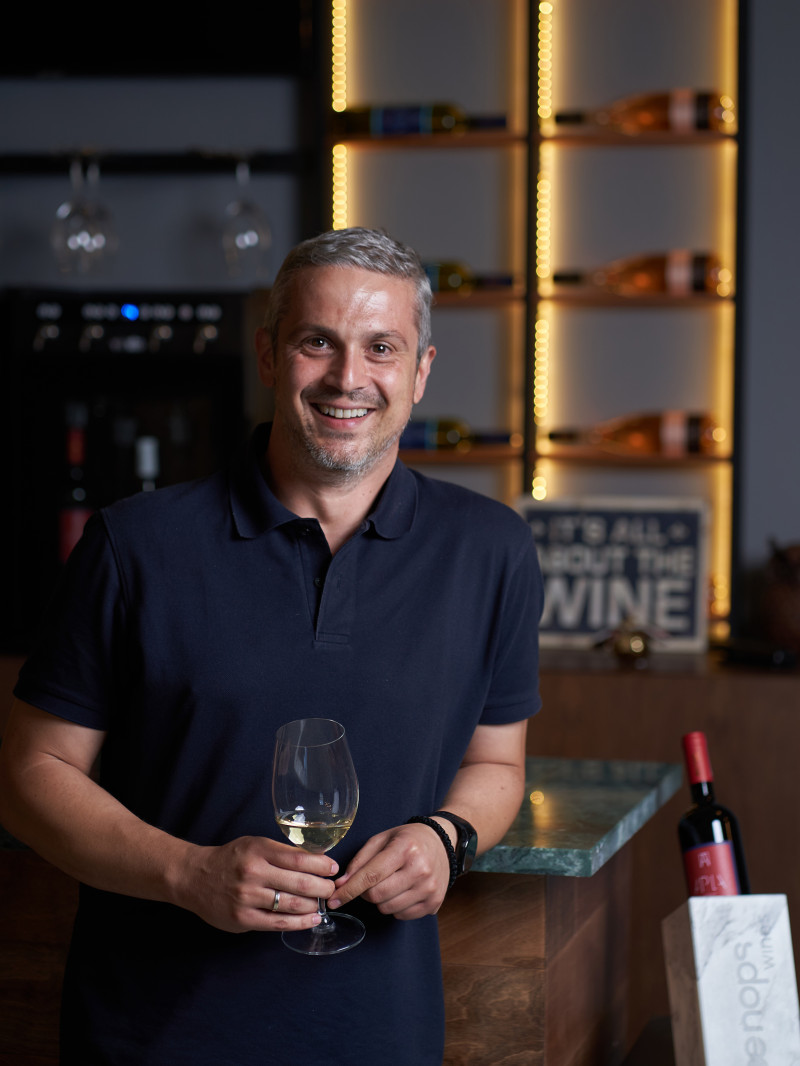 OW_Nikos_Karatzas_winemaker_2a9e0.jpg