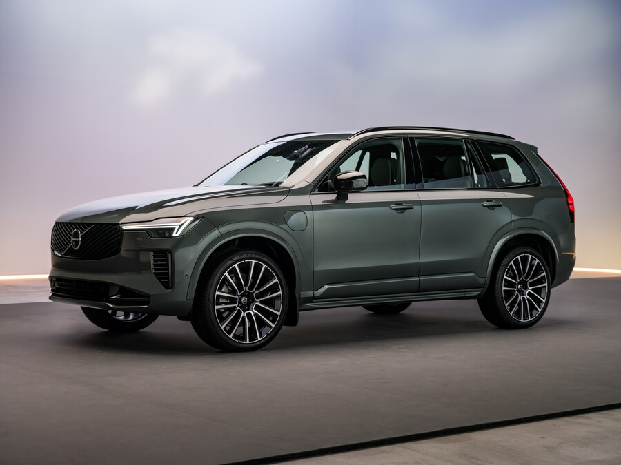 the_volvo_xc90_studio_front_34_9120eb4b3a0ffe88.jpg