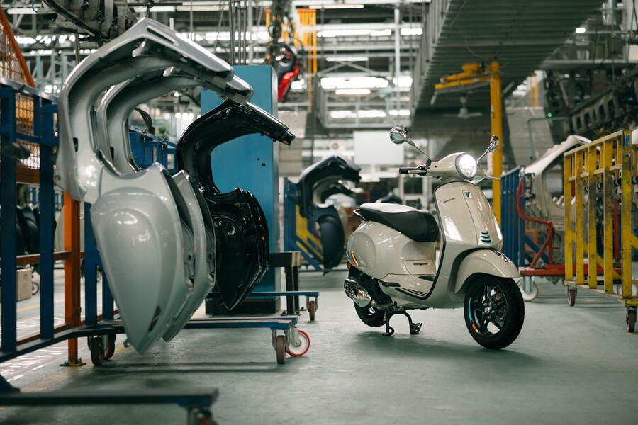 02_vespa_primavera_f8bb0b0c7f4392a1.jpg