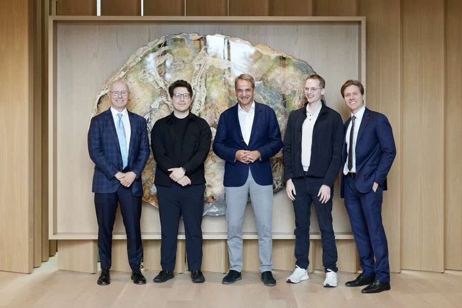 mitsotakis-kalifornia.png_a10898c60ca6a8dc.webp