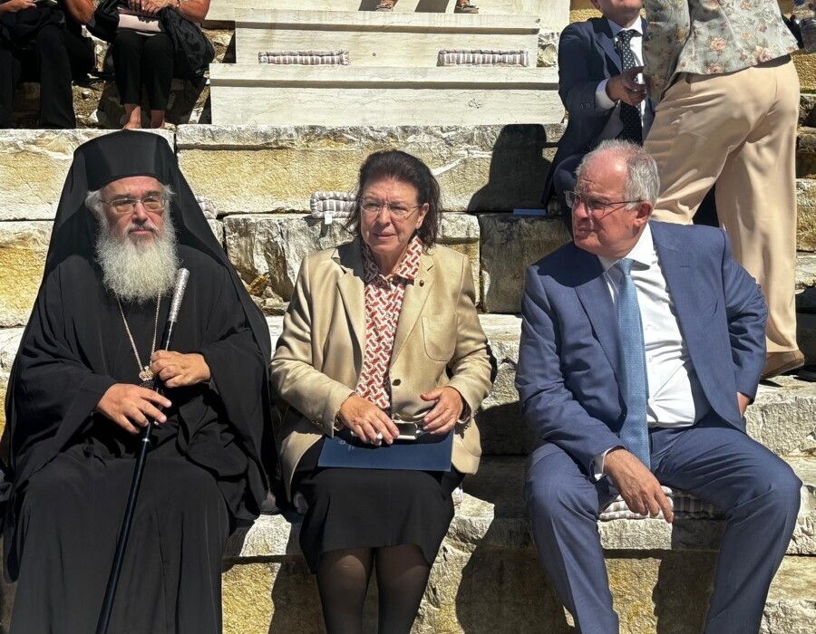 ο_πτδ_κωνσταντίνος_τασούλας_ο_μητροπολίτης_νικόπολης_και_πρεβέζης_χρυσόστομος_και_η_υππο_λίνα_μενδώνη_757fb305ddfb084c.jpg