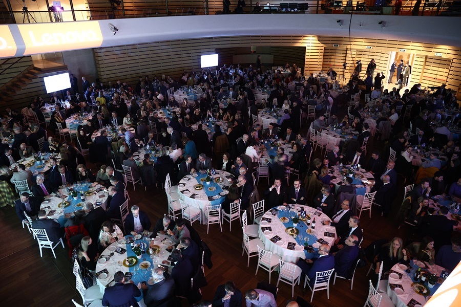 Κατάμεστη η αίθουσα Banquet του Μεγάρου Μουσικής Αθηνών