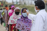Ινδία: Με κομμένη την ανάσα ασθενείς σώζονται από μια τοπική ΜΚΟ, ενώ διεθνείς και ινδικές εταιρείες σπεύδουν να συνδράμουν τη χώρα