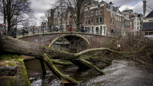 Ολλανδία: Δύο νεκροί από την καταιγίδα Γιούνις - Μόνο η KLM ακύρωσε περισσότερες από 200 πτήσεις