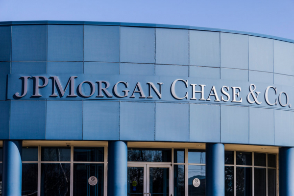 JPMorgan Chase: Εντολή στους ανεμβολίαστους υπαλλήλους της να εργάζονται από το σπίτι