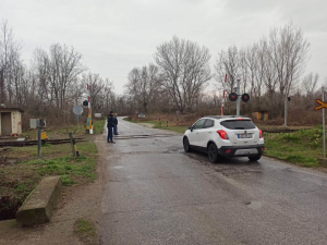 Σεκιούριτι σε σιδηροδρομική διάβαση στις Σέρρες
