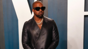 Ο Kanye West ανακοίνωσε ότι μετατρέπει όλα του τα σπίτια σε εκκλησίες