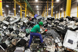 Στα 82 εκατ. μετρικούς τόνους τα ηλεκτρονικά σκουπίδια έως το 2030