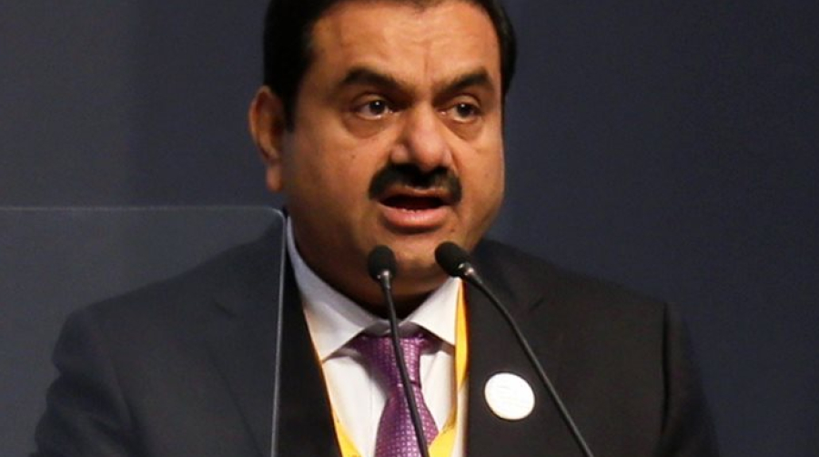 Ο πλουσιότερος Ινδός ετοιμάζεται να βάλει πέντε νέες εταιρείες στο χρηματιστήριο της χώρας του