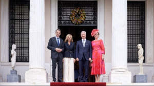 Το βασιλικό ζεύγος του Βελγίου υποδέχθηκε στο Μέγαρο Μαξίμου ο πρωθυπουργός