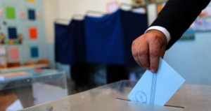 Metron Analysis: Στο 38% η ΝΔ στην εκτίμηση ψήφου - Οι 7 στους 10 αξιολογούν αρνητικά τον Κασσελάκη
