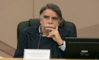 Βατόπουλος: Θα υπάρξουν κι άλλα πανδημικά κύματα του κορονοϊού