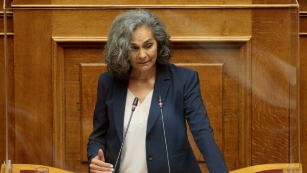 Σοφία Σακοράφα: Αποχωρεί από το ΜέΡΑ25 - Είχε προτείνει τη διαγραφή της ο Γ.Βαρουφάκης