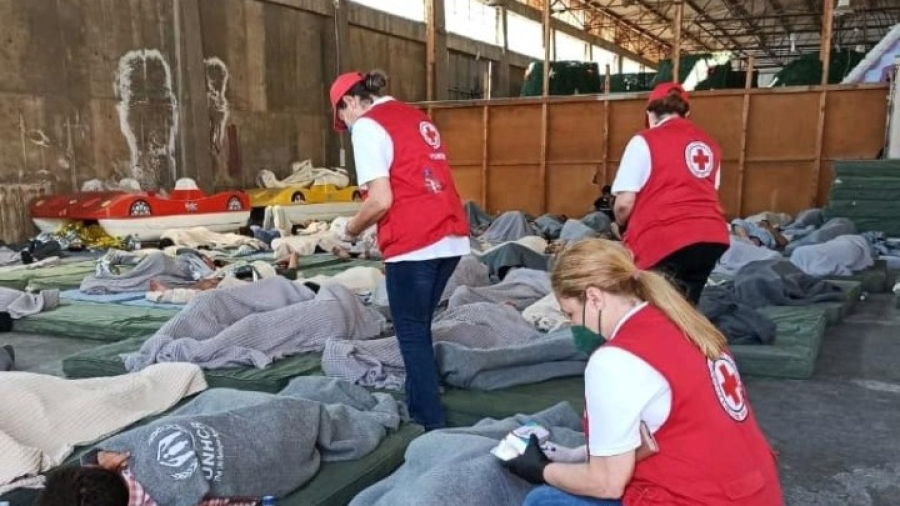 Στη δομή της Μαλακάσας οι διασωθέντες του ναυαγίου - Τη Δευτέρα η απολογία των 9 που φέρονται ως διακινητές