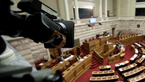 Βουλή: Εκτός ορίων η αντιπαράθεση στη Ολομέλεια – Σφοδρή σύγκρουση Κωνσταντοπούλου – Γεωργιάδη