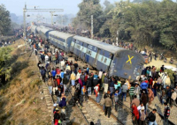 Ινδία: Τουλάχιστον 50 νεκροί και 500 τραυματίες σε σιδηροδρομικό δυστύχημα
