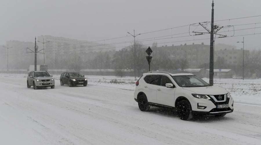 Πολωνία: Ουρές χιλιομέτρων σχημάτισαν τα οχήματα λόγω της πυκνής χιονόπτωσης