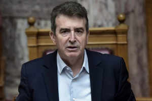 Μ. Χρυσοχοΐδης: «Βραχιολάκι» σε όλους τους υπόδικους για ενδοοικογενειακή βία που τίθενται υπό περιοριστικούς όρους