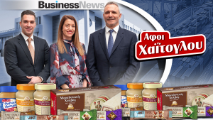 Από αριστερά προς τα δεξιά απεικονίζονται τα στελέχη της Αφοί Χαΐτογλου ΑΒΕΕ: Νίκος Χαΐτογλου, Διευθύνων Σύμβουλος, Λήδα Παπάζογλου, Marketing Manager, Μανώλης Παυλίδης, Εμπορικός Διευθυντής