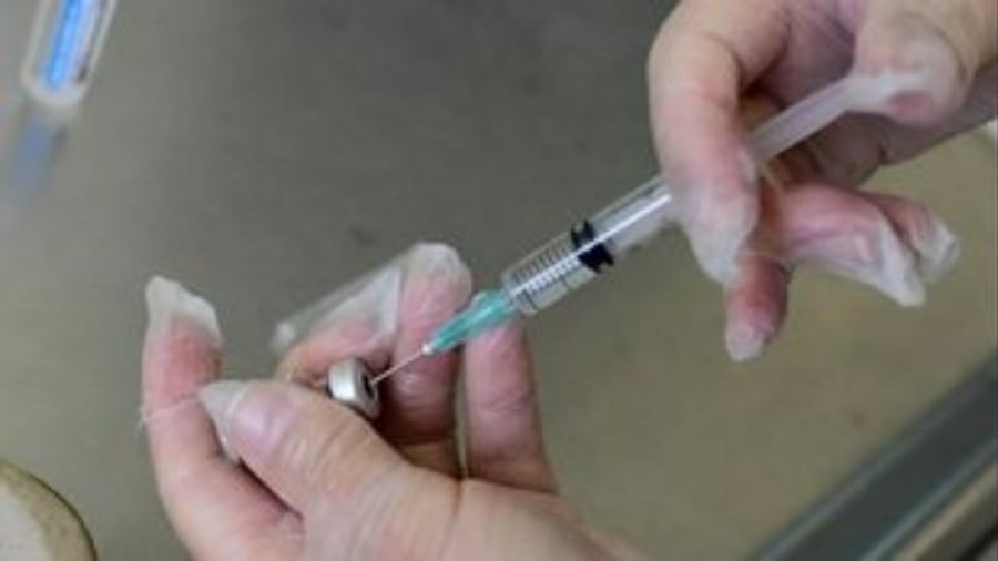 Θεμιστοκλέους: Άνοιξαν επιπλέον 270.000 νέα ραντεβού για εμβολιασμό
