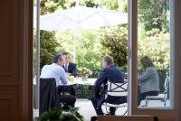 Συνάντηση Μητσοτάκης - Τουσκ: Από τι αποτελούνταν το πρωινό στο Μαξίμου