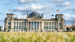 Συρρικνώθηκε κατά 0,3% η γερμανική οικονομία το 2023