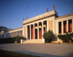Βουλή: Κυρώθηκε η δωρεά Λάτση για τις μελέτες επέκτασης του Εθνικού Αρχαιολογικού Μουσείου