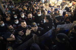 Τουρκία: Διαδηλώσεις, συλλήψεις και ουρές απελπισμένων στα βενζινάδικα