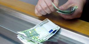 ΕΕΤ: Μείωση του spread μεταξύ νέων δανείων και νέων προθεσμιακών καταθέσεων