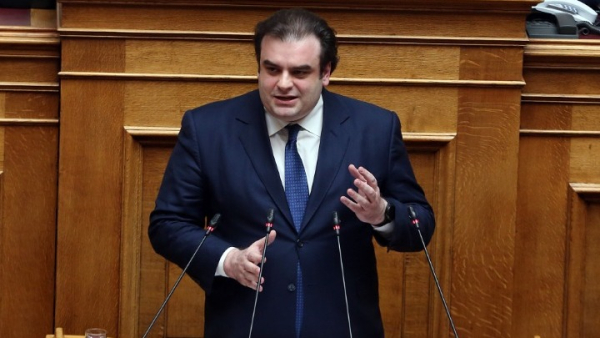 Πιερρακάκης προς αντιπολίτευση: Χρησιμοποιείτε το Σύνταγμα ως "φύλλο συκής"