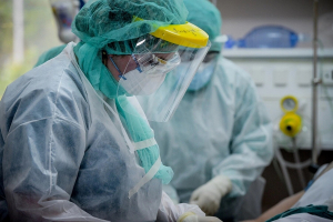 Σε ποια νοσοκομεία εντοπίζονται τα μεγαλύτερα κενά λόγω υποχρεωτικού εμβολιασμού του προσωπικού