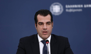 Πλεύρης: Προσωπικό γιατρό θα έχουν και οι ανασφάλιστοι πολίτες