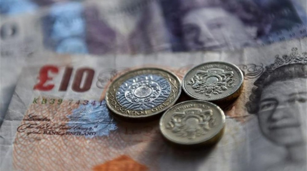 Bloomberg: Ισχυρός ο κίνδυνος για την στερλίνα