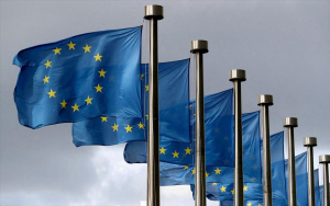 Ευρωβαρόμετρο: Ικανοποιημένοι οι Ευρωπαίοι πολίτες από την απάντηση της ΕΕ στη ρωσική εισβολή