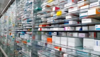 Φαρμακαποθηκάριοι: Φαρμακευτικές εταιρίες υποεφοδιάζουν συστηματικά την αγορά
