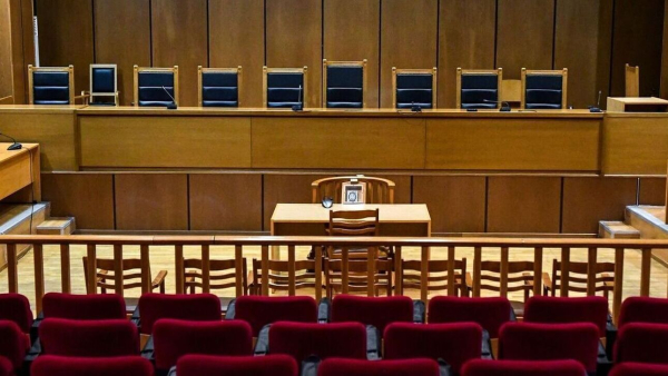 Στον ανακριτή ο «Μάξιμος Σαράφης» για εξαπάτηση επιχειρηματιών