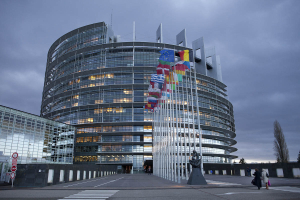 Ευρωπαϊκό Κοινοβούλιο: Οι άδειες οδήγησης θα είναι διαθέσιμες ψηφιακά στα κινητά τηλέφωνα