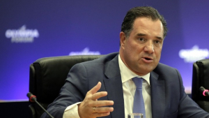 Μέλη του Ρουβίκωνα πέταξαν τρικάκια έξω από το σπίτι του Αδ. Γεωργιάδη