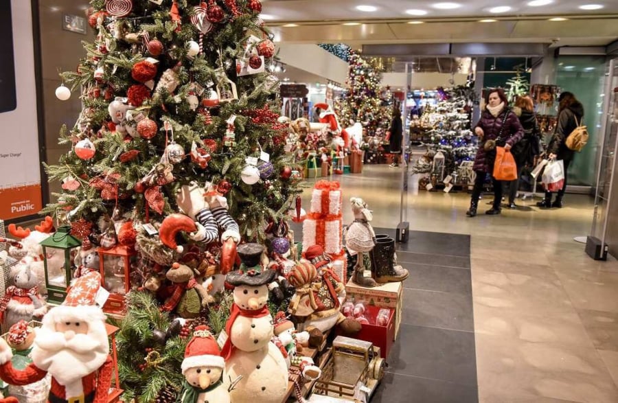 Θεσσαλονίκη: Η εικόνα στη γιορτινή αγορά της πόλης