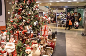 Θεσσαλονίκη: Η εικόνα στη γιορτινή αγορά της πόλης