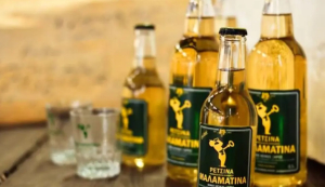 Μαλαματίνα: Από τη μια απεργίες, από την άλλη τηλεοπτικά σποτ και εξωστρέφεια