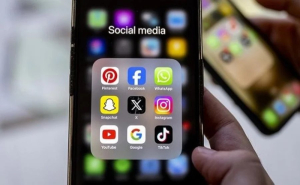 Αυστραλία: Aπαγόρευση πρόσβασης στα social media για τους έφηβους.